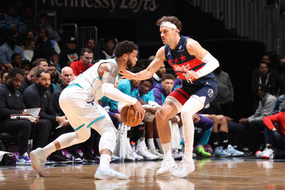 他们看似稳 他们看似稳