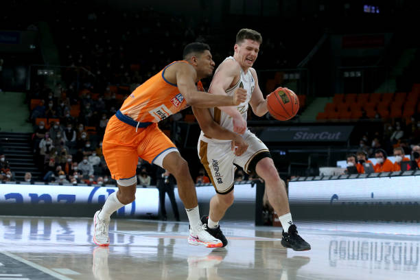 作为四届W 作为四届W